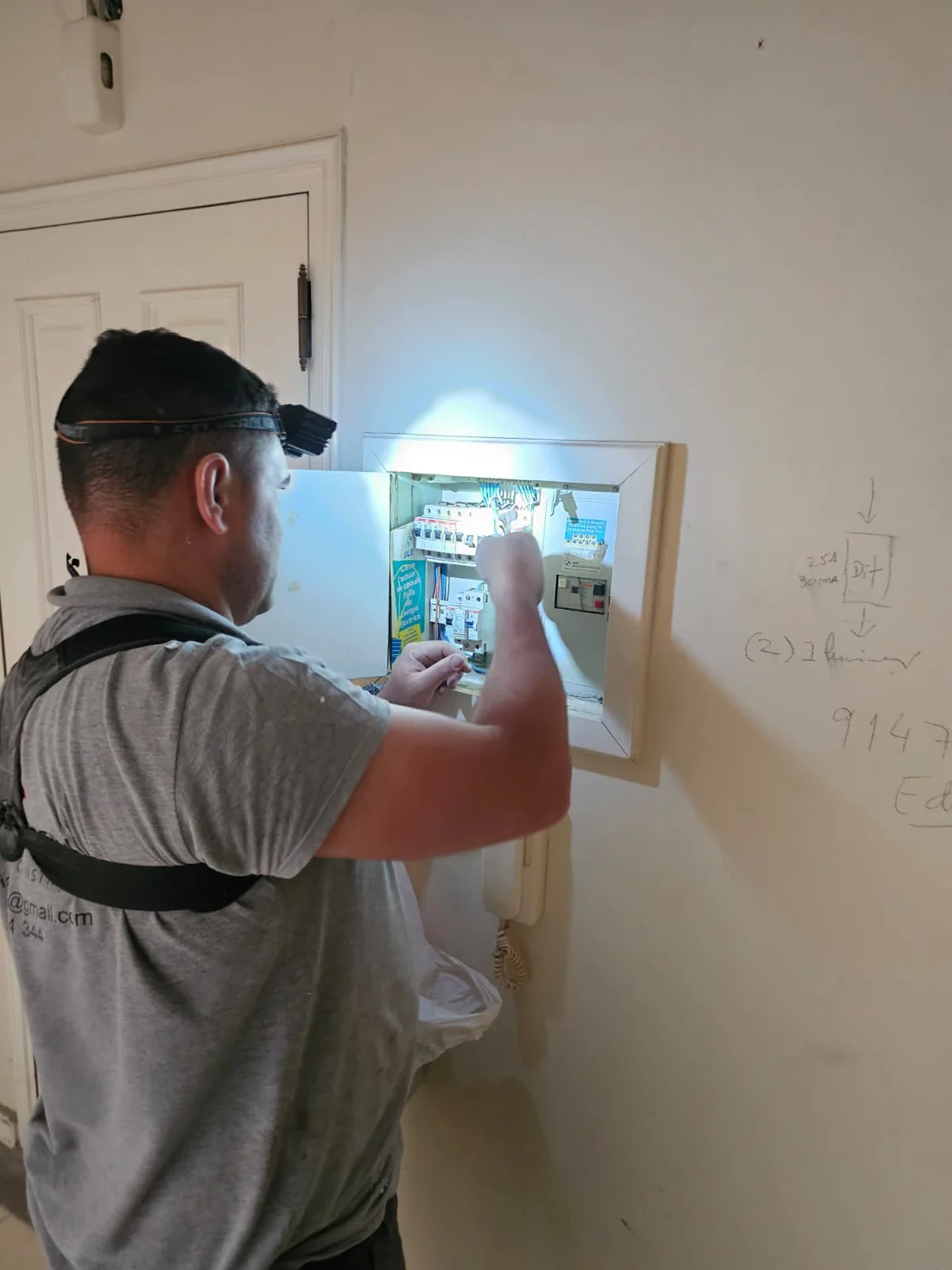 Trabalho de eletricidade realizado pela Gloriassertiva