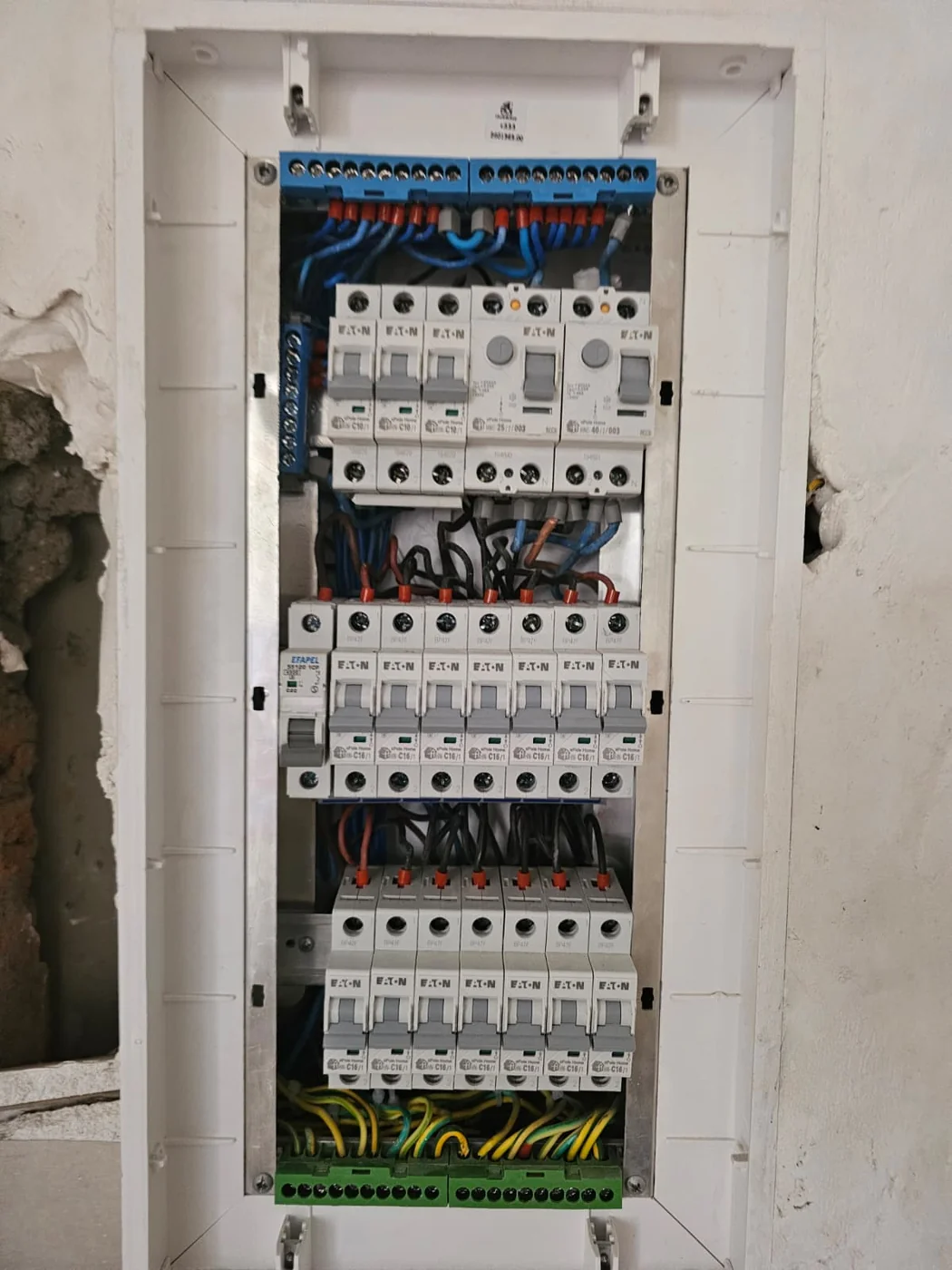 Trabalho de eletricidade realizado pela Gloriassertiva